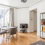 Chic Apartment For 4 Champs-Elysees Robert Estienne 4