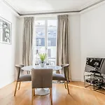 Chic Apartment For 4 Champs-Elysees Robert Estienne 4
