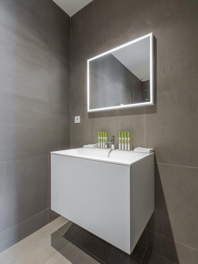 Chic For 4 Champs-elysees Robert Estienne 4 Apartment *