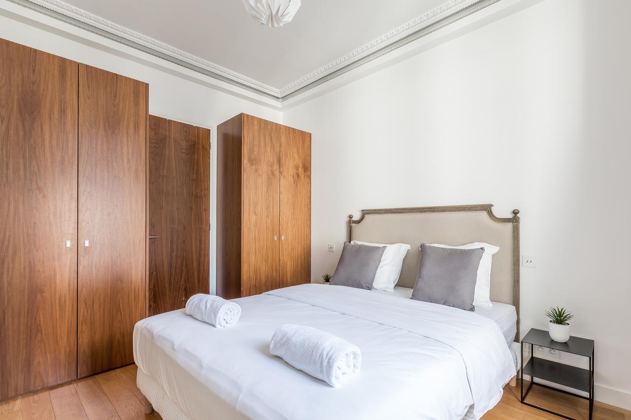 Chic For 4 Champs-elysees Robert Estienne 4 Apartment